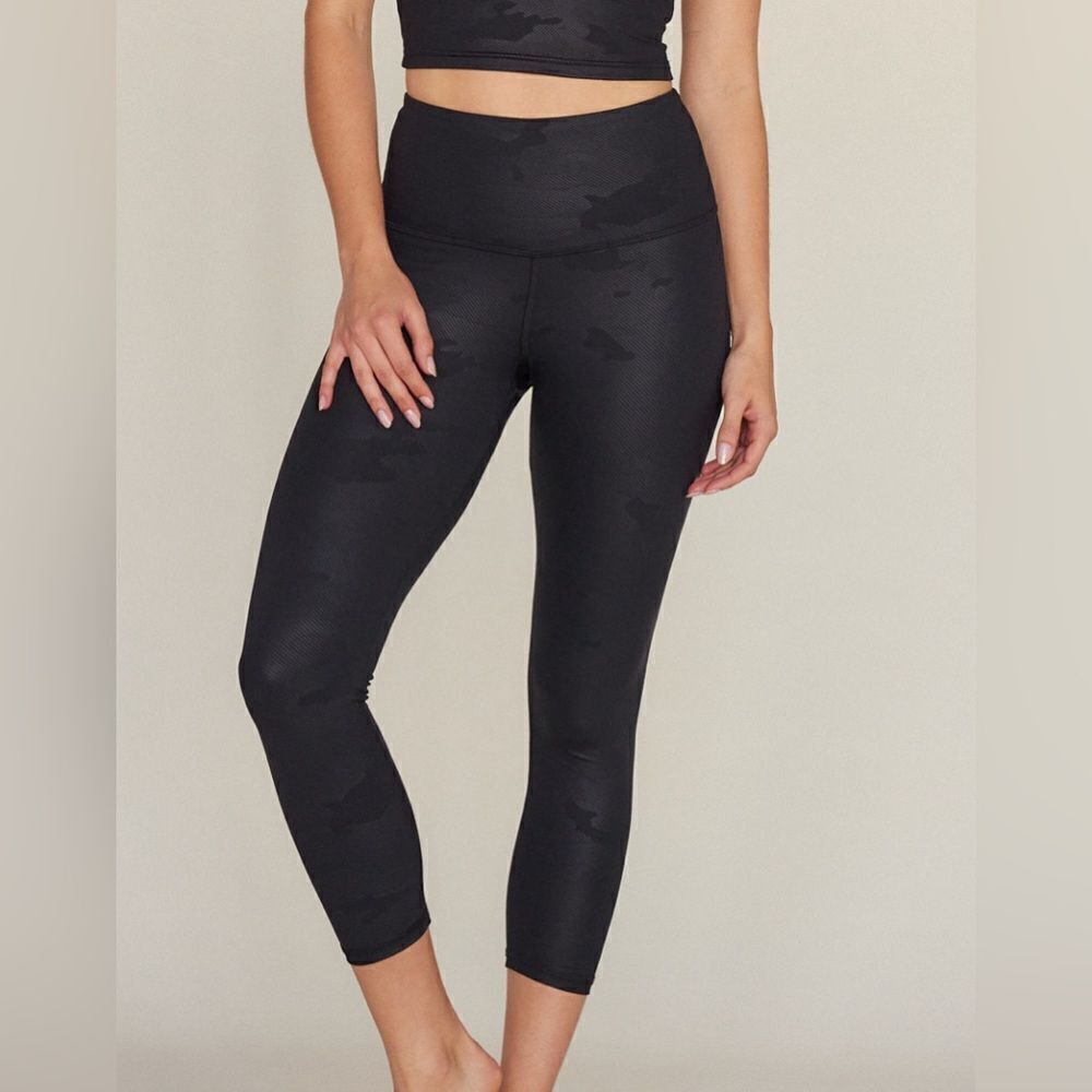 Strut This Teagan 7/8 Legging Size Small NWT Black Embossed Camo